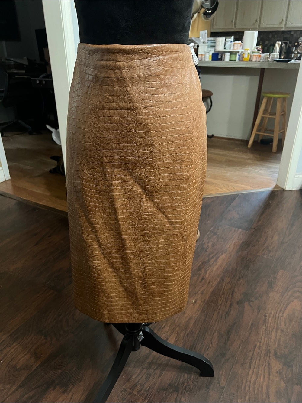 Anne Klein Brown Croc-Embossed Pencil Skirt - Picture 11 of 15